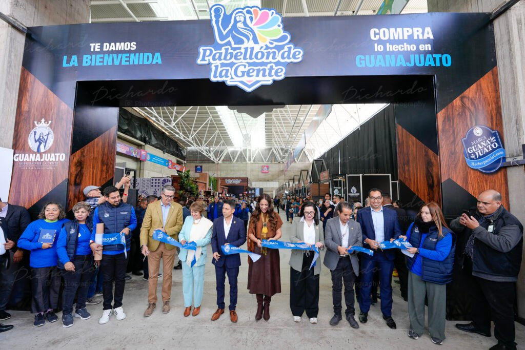 Inauguración del Pabellón de la Gente Marca Guanajuato en la Feria de León 2026 con autoridades locales y municipales.