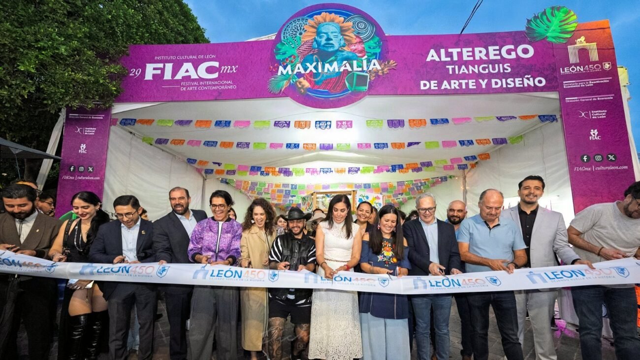 Corte de listón del Tianguis de Arte y Diseño AlterEgo en el FIAC León 2026.