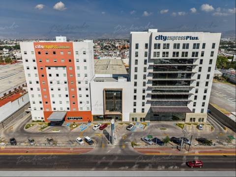 Hotel City Express Junior frente a Poliforum