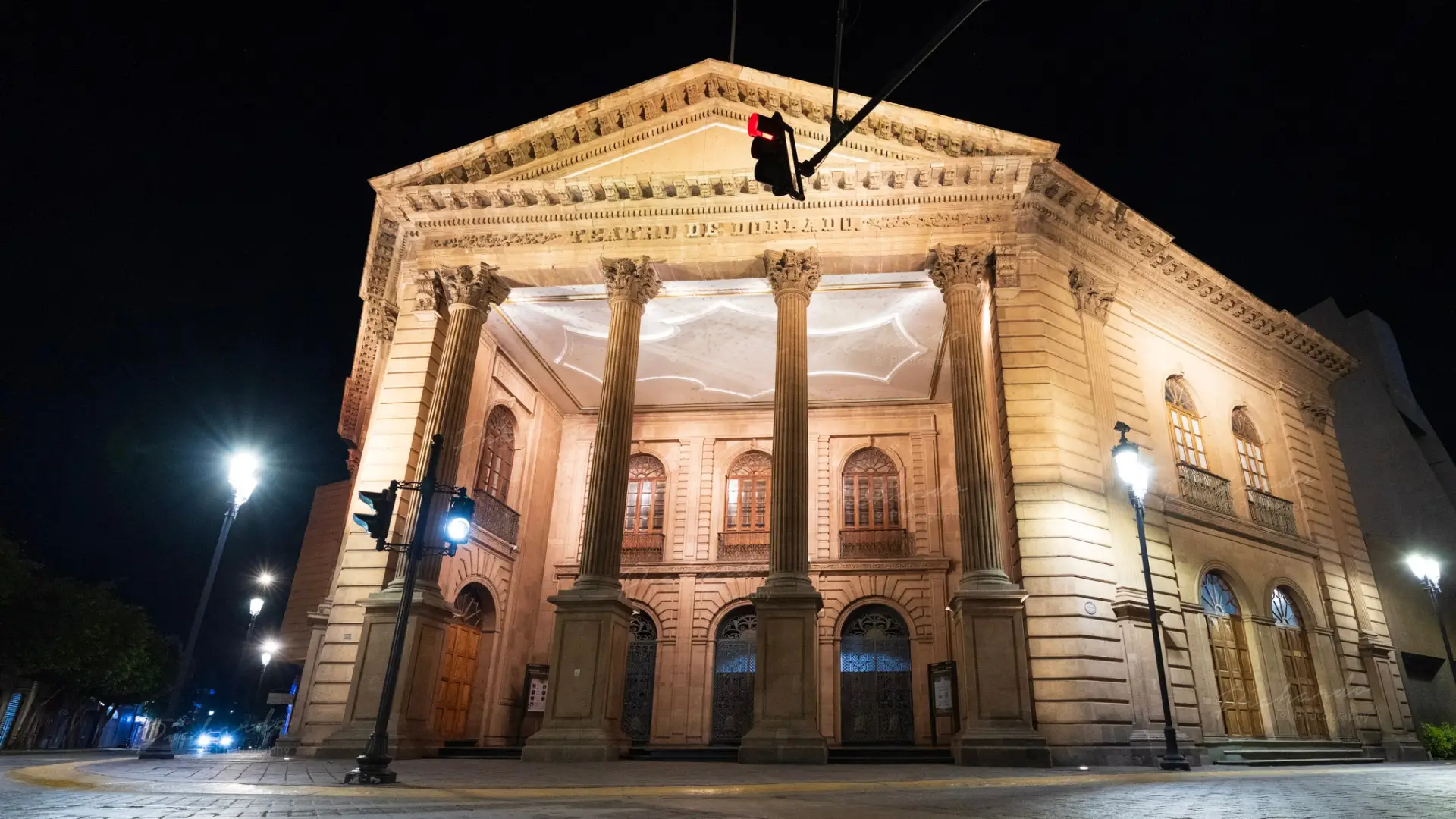 Fachada del Teatro Manuel Doblado en León, Gto.
